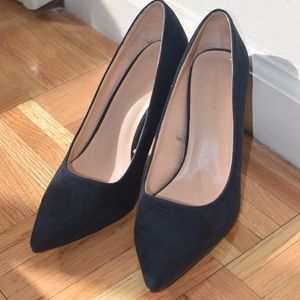 Suede navy pumps